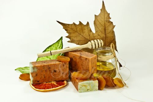 Soaphia Natural Handmade Apricot & Honey Soap